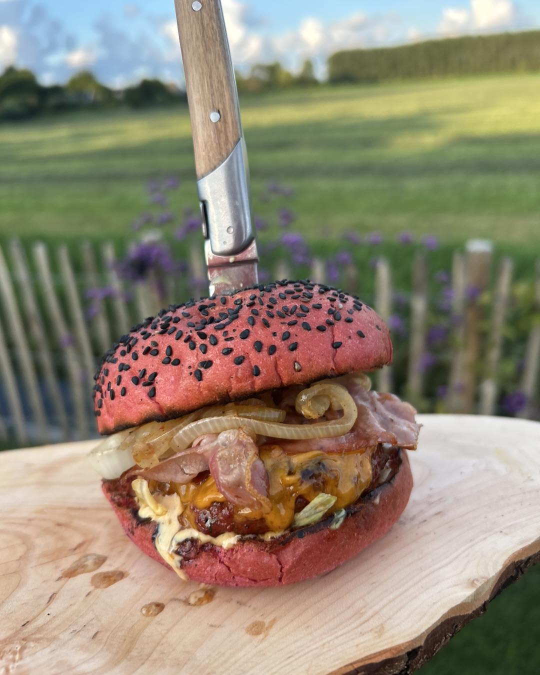 Roze Bun Juicy Burger